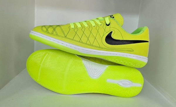 Wholesale soccer shoes